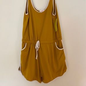 Fun yellow jumper! Never worn!